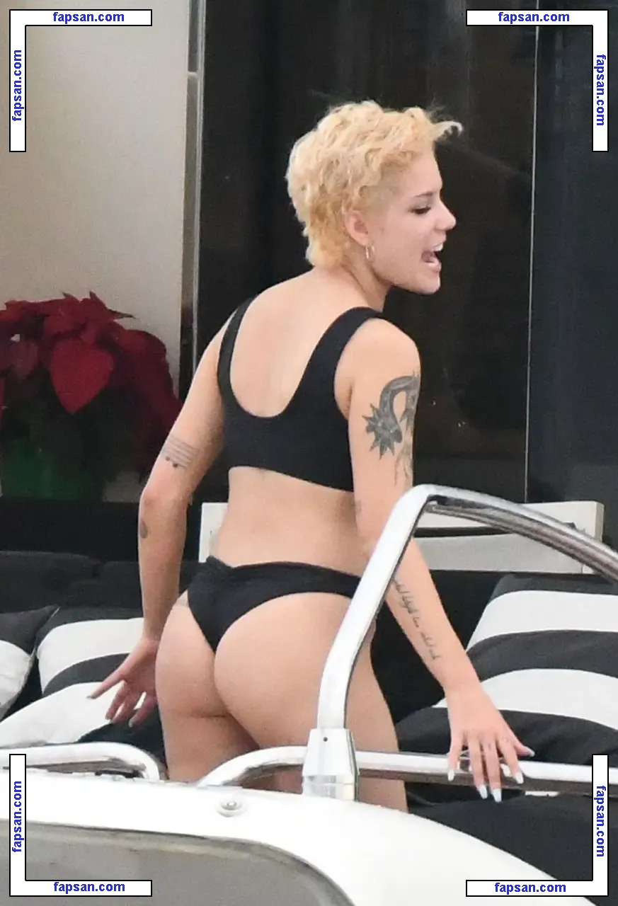 Halsey nude photo #0496 from OnlyFans