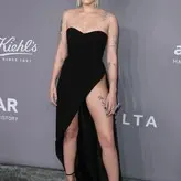 Halsey голая #0449