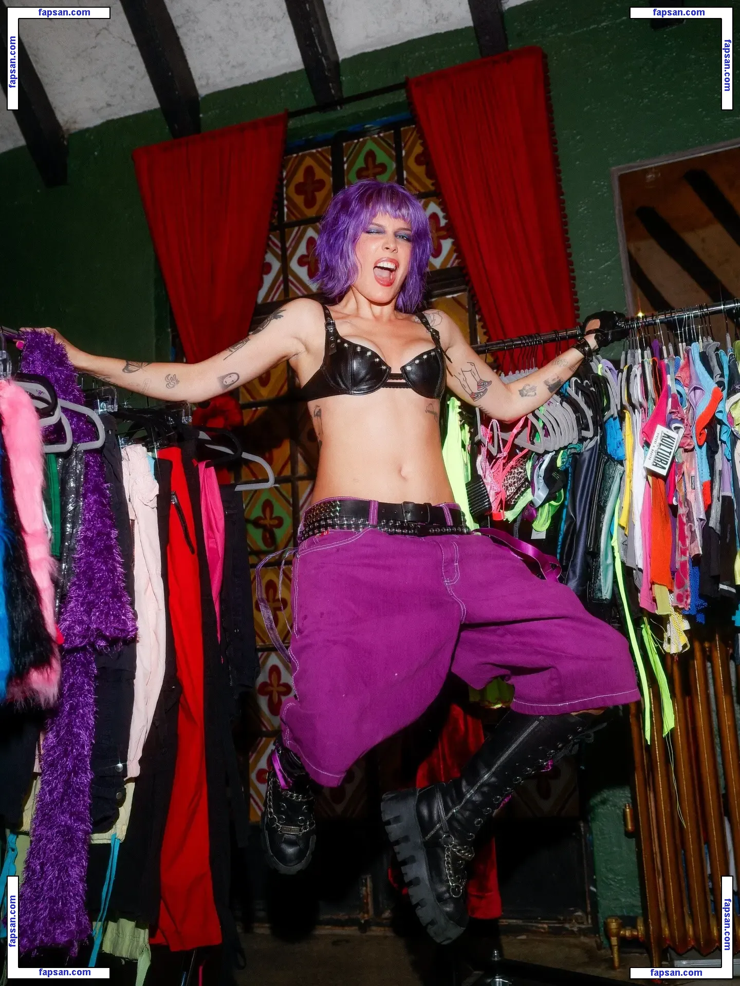 Halsey голая фото #2470 с Онлифанс