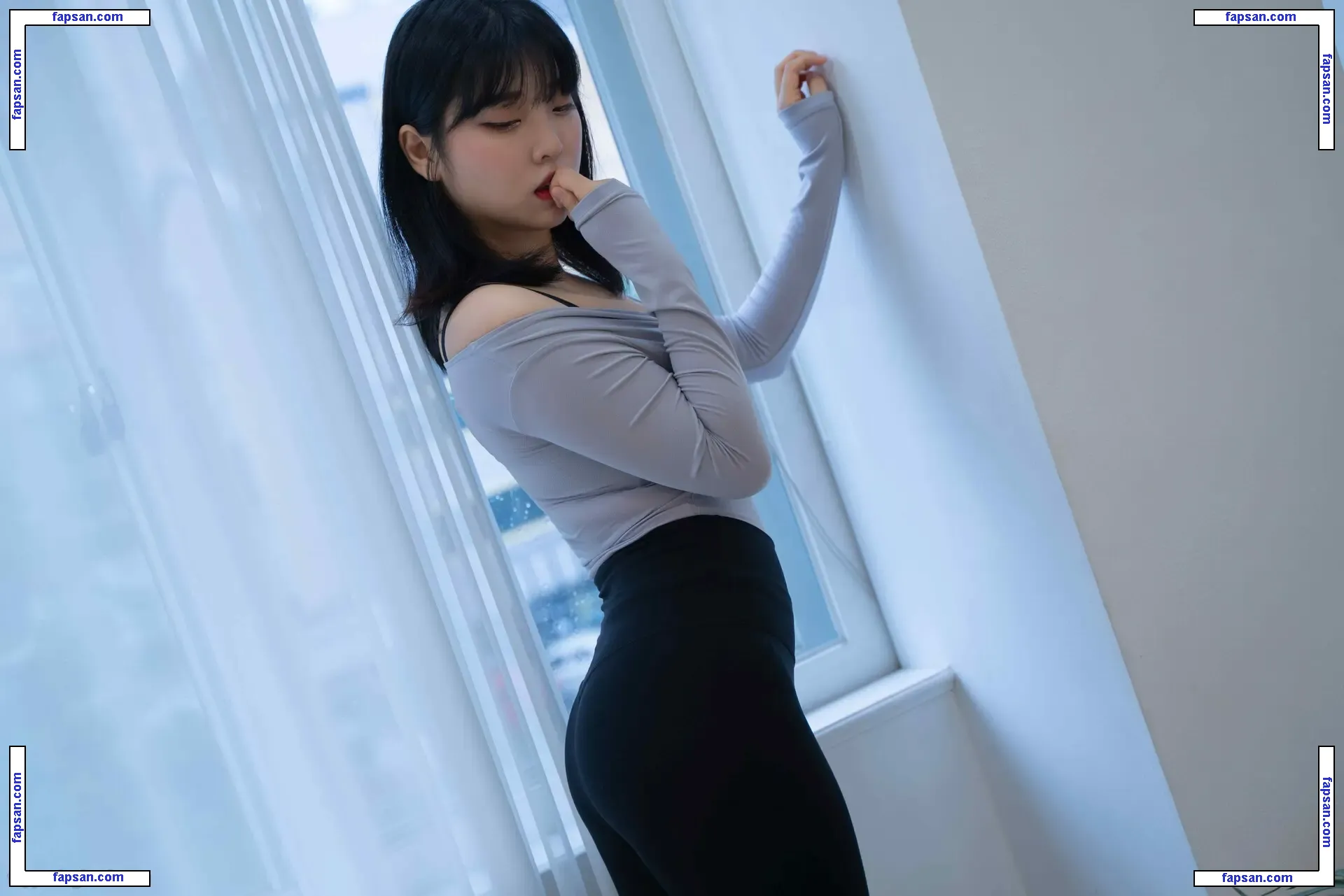 Hana Song nude photo #0064 from OnlyFans