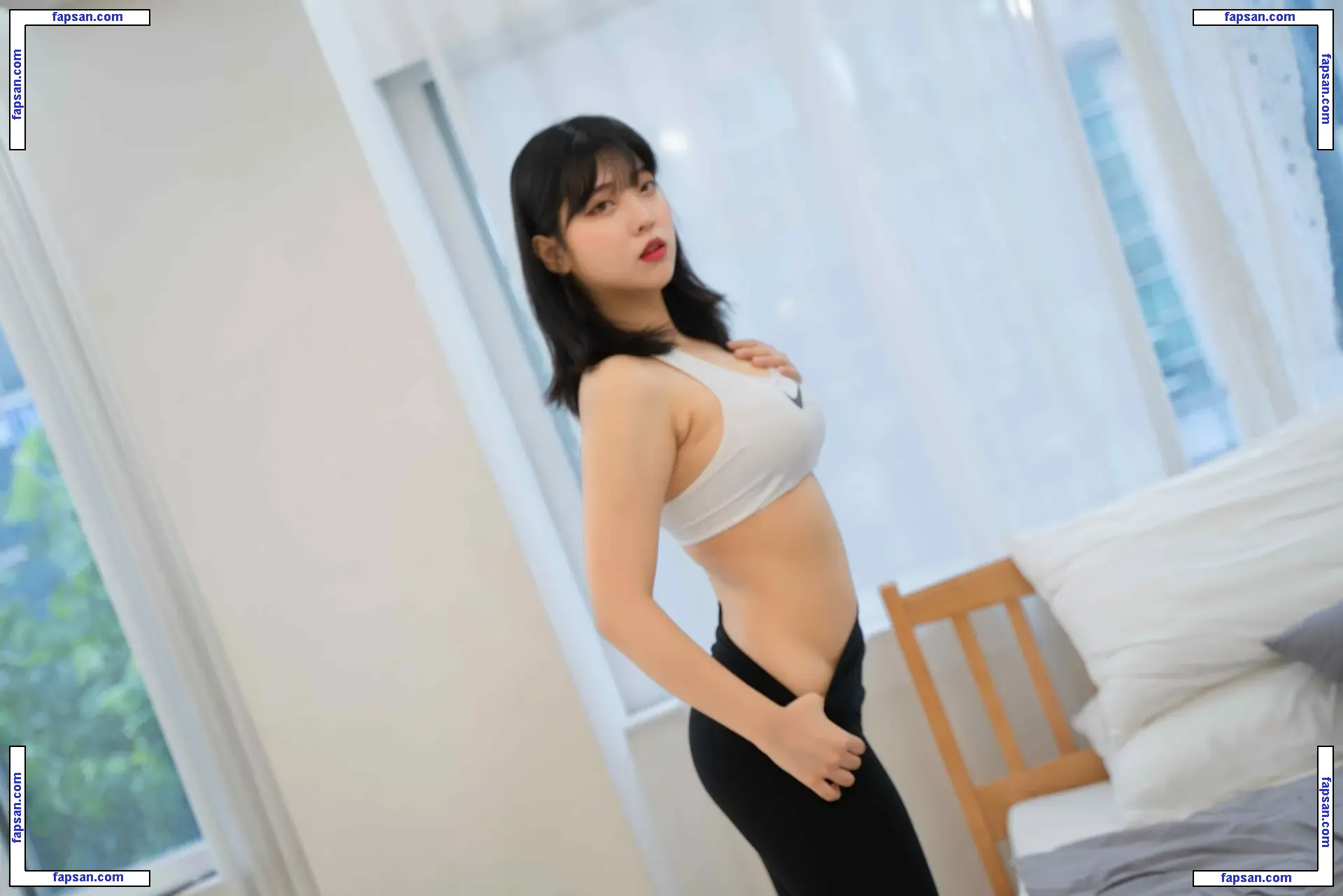 Hana Song nude photo #0072 from OnlyFans