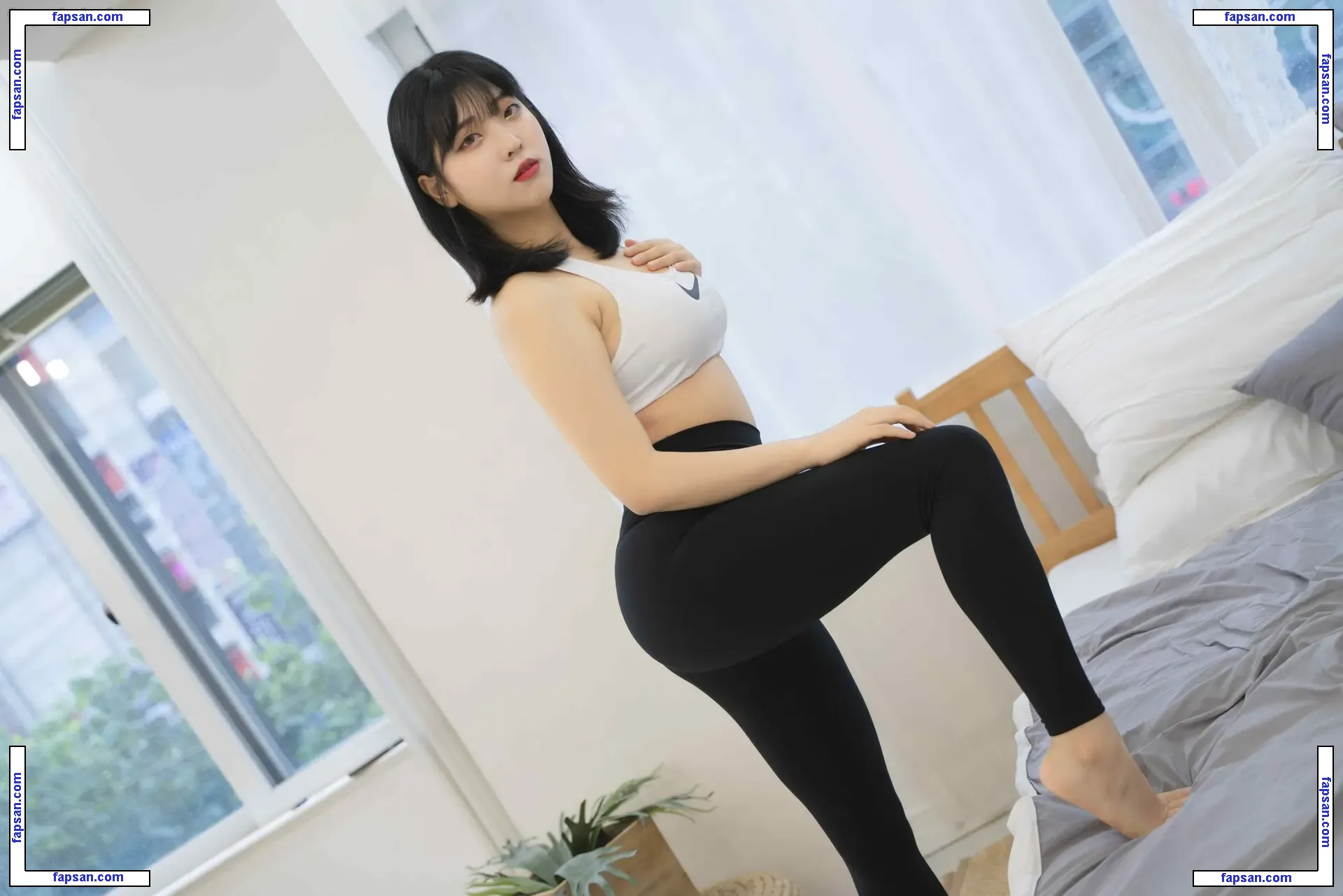 Hana Song nude photo #0079 from OnlyFans
