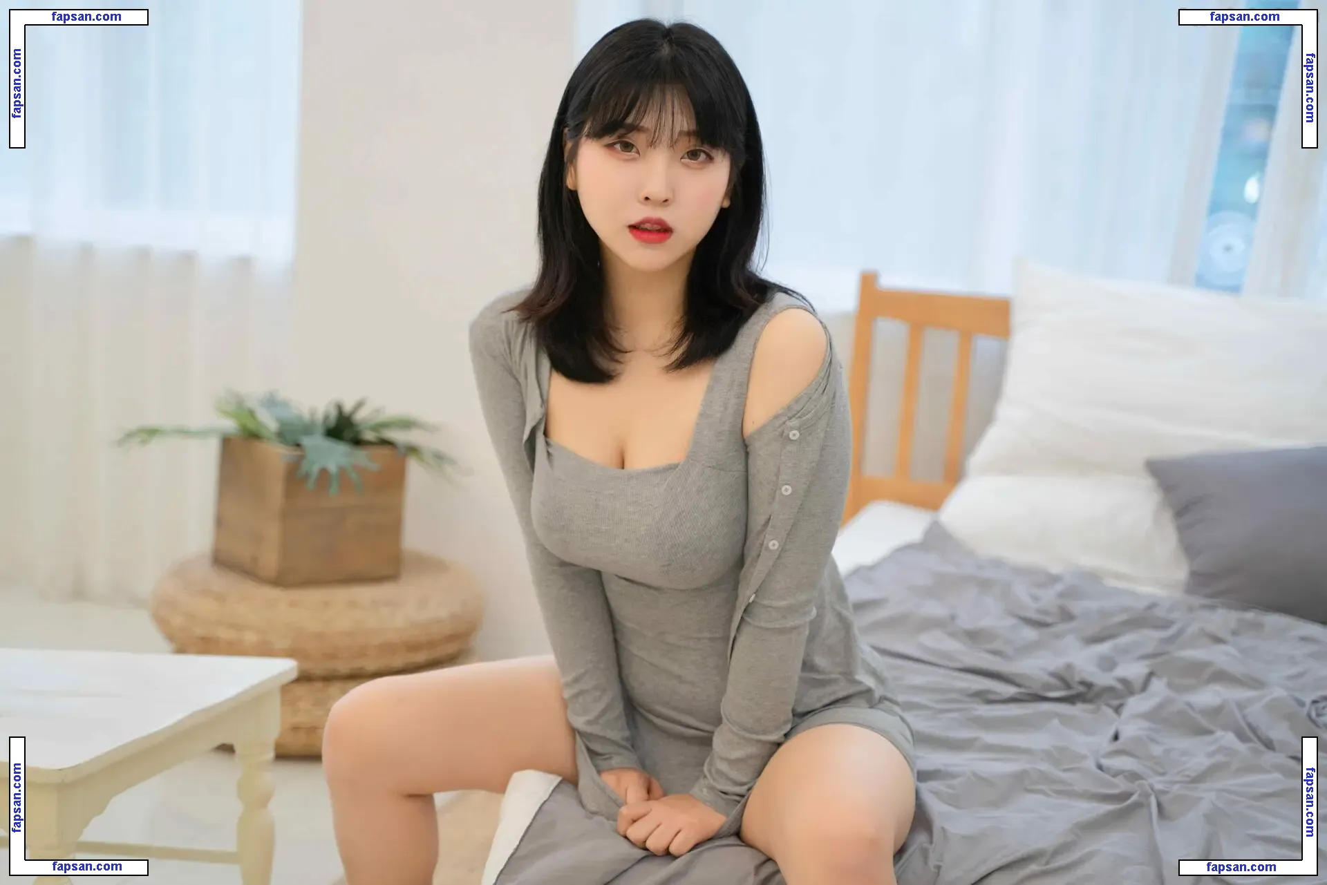 Hana Song nude photo #0082 from OnlyFans