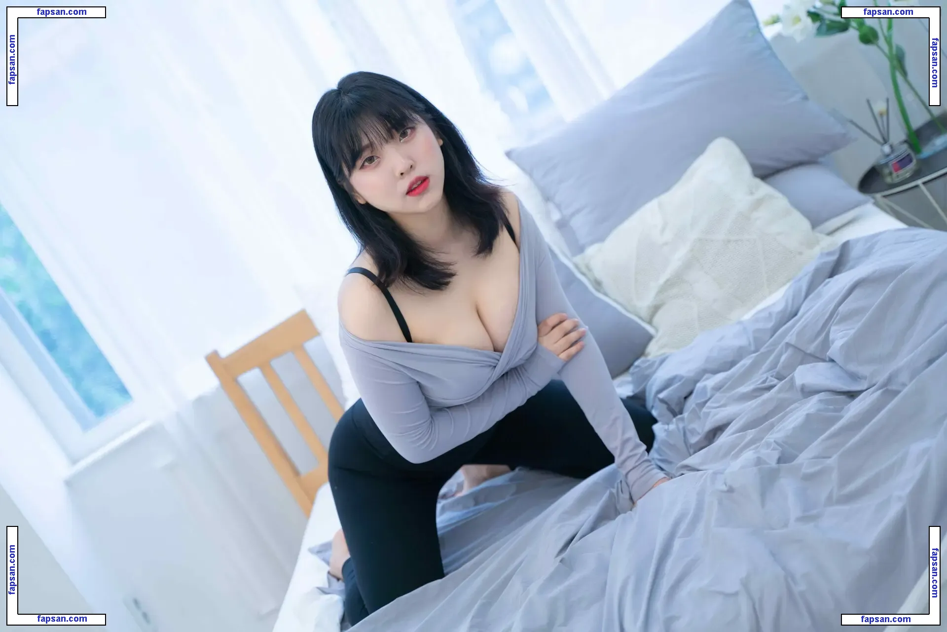 Hana Song nude photo #0091 from OnlyFans