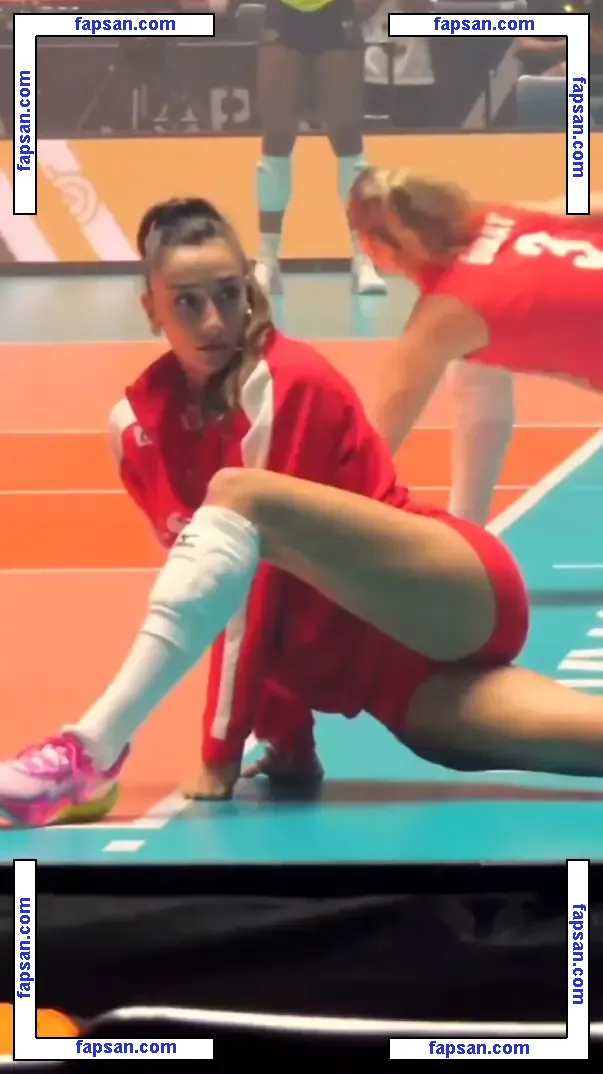 Hande Baladin nude photo #0002 from OnlyFans