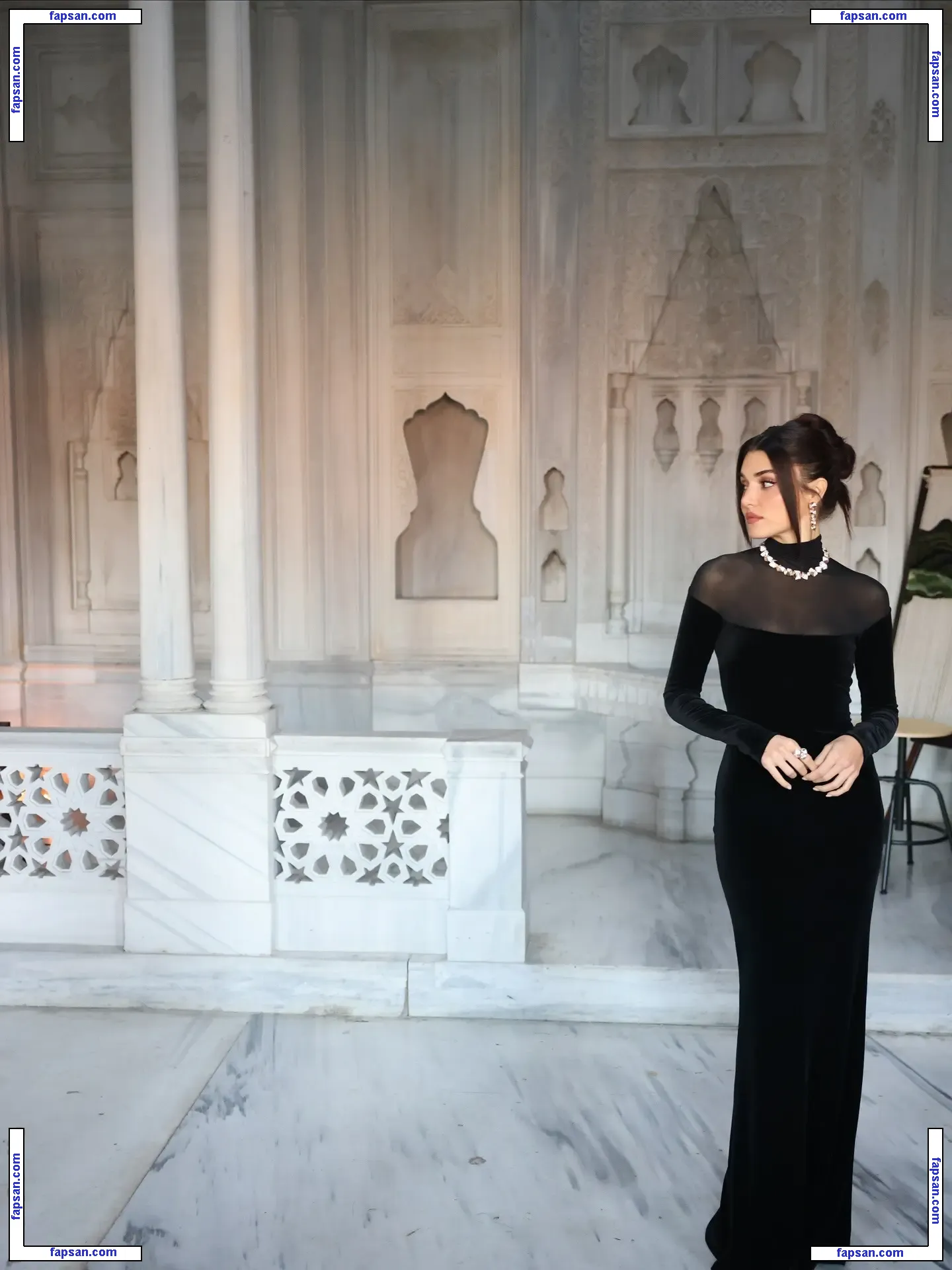 Hande Ercel голая фото #0122 с Онлифанс