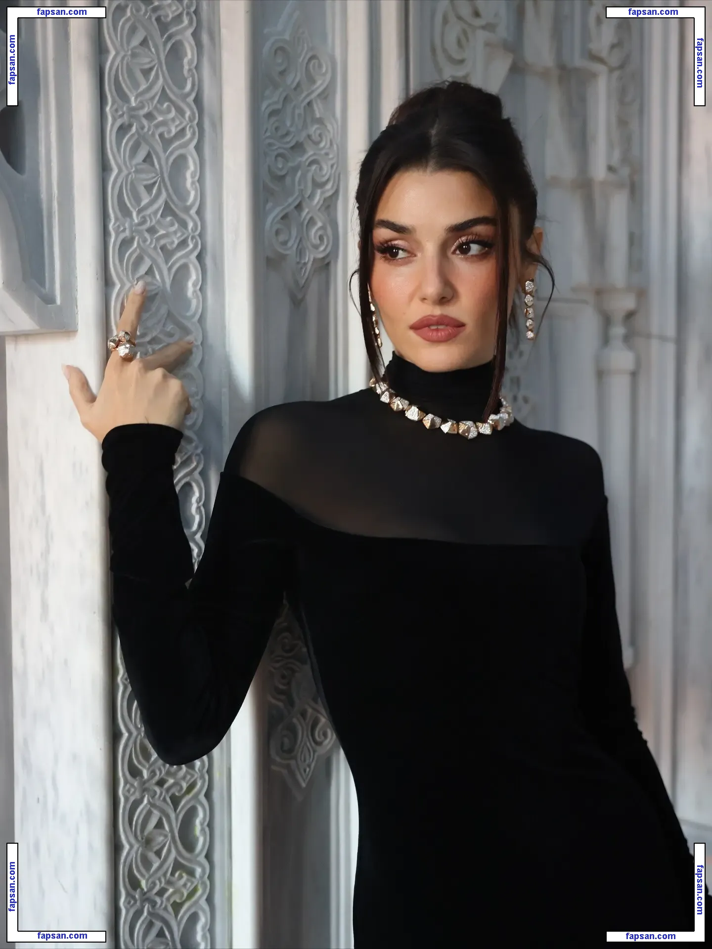 Hande Ercel голая фото #0131 с Онлифанс