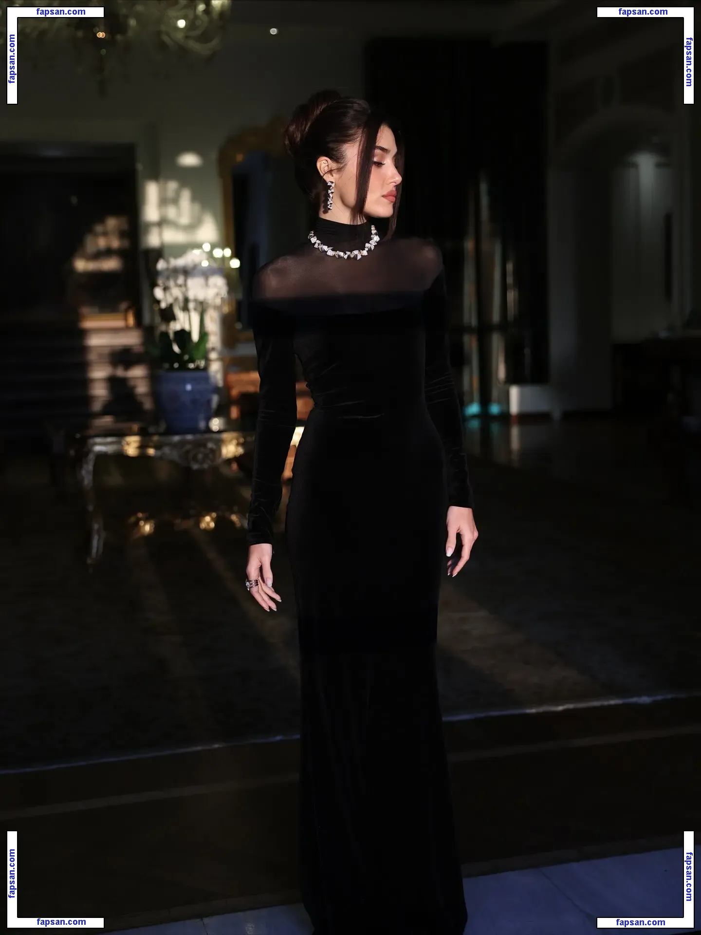 Hande Ercel голая фото #0132 с Онлифанс