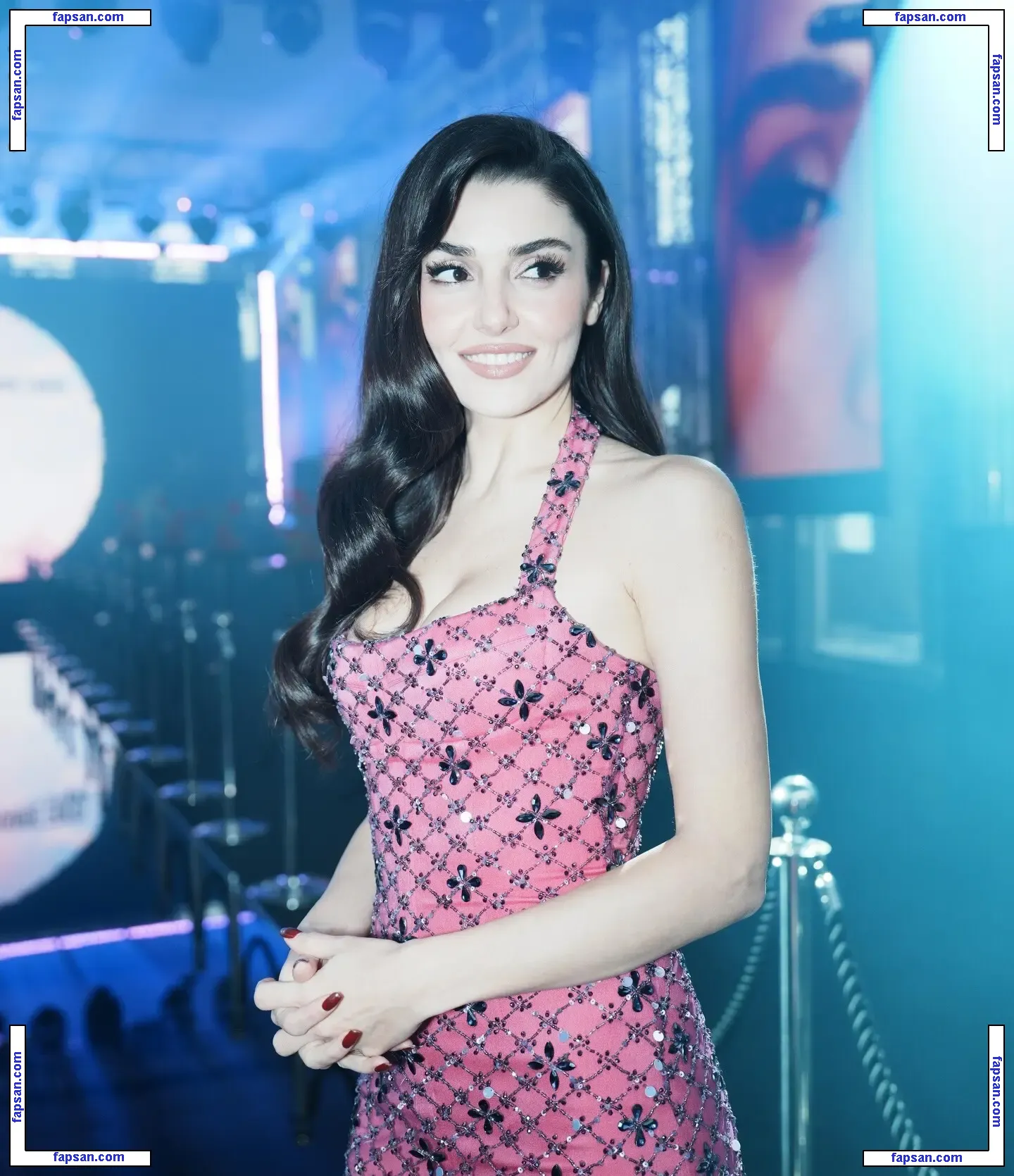 Hande Ercel голая фото #0140 с Онлифанс