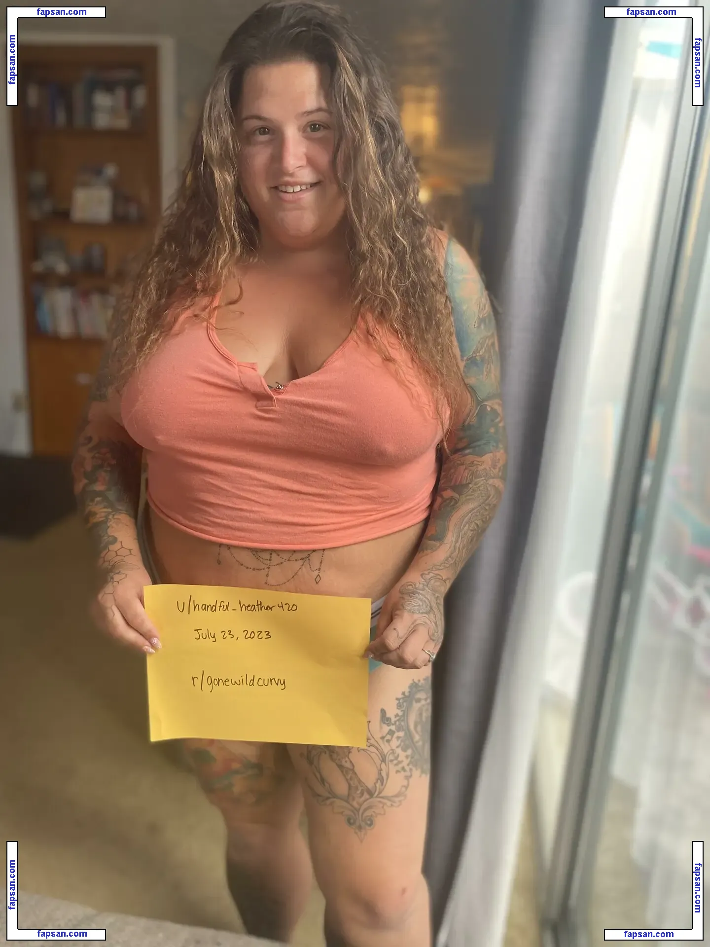 HandfulHeather nude photo #0005 from OnlyFans