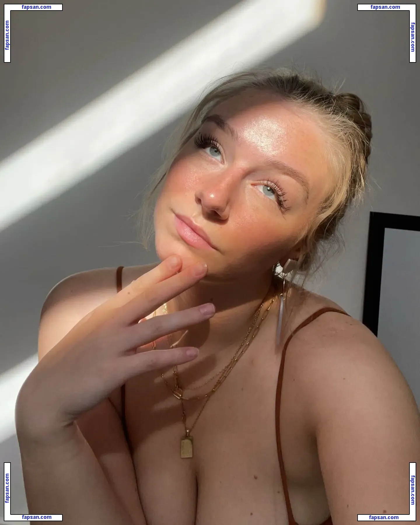 Hannah Alyssa Woods nude photo #0025 from OnlyFans