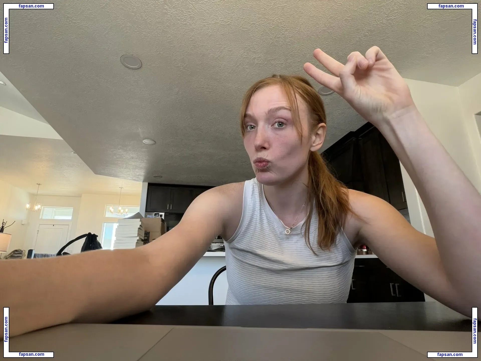 Hannah Pearl Davis голая фото #0007 с Онлифанс