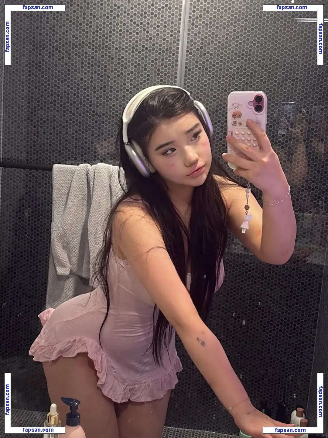 Hannahkae27 nude photo #0690 from OnlyFans