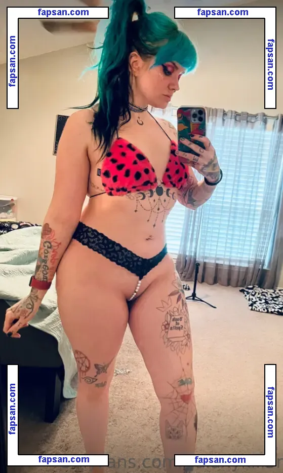 happilyeverawful nude photo #0007 from OnlyFans