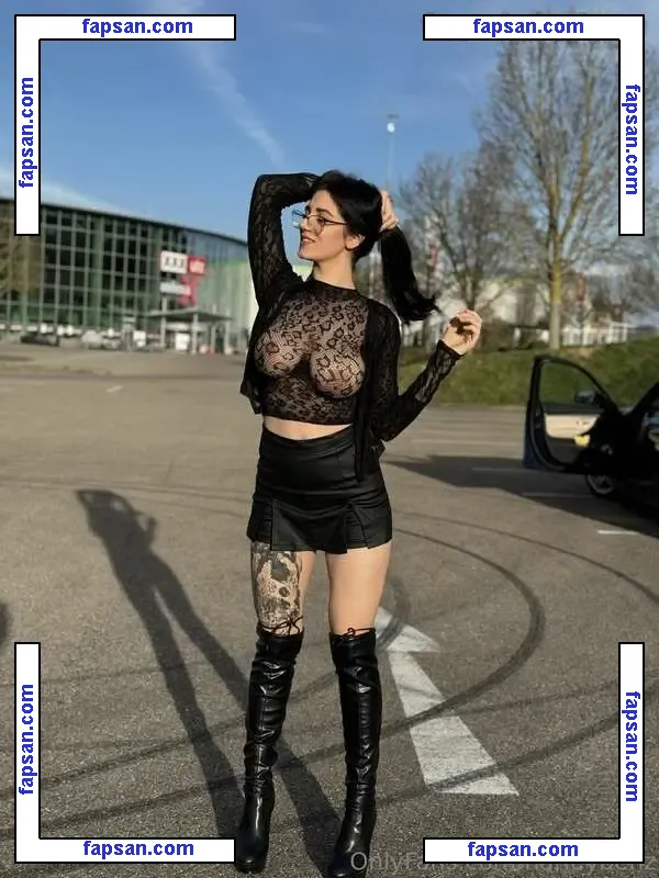 Harley Benz nude photo #0008 from OnlyFans