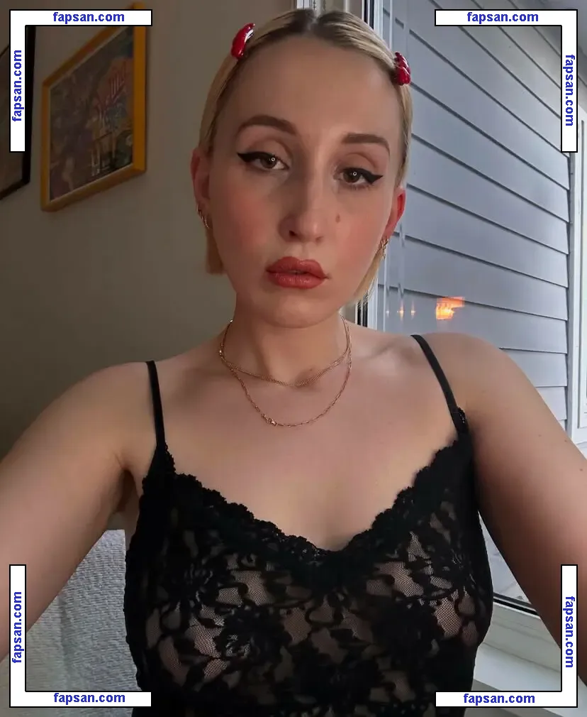 Harley Quinn Smith nude photo #0201 from OnlyFans