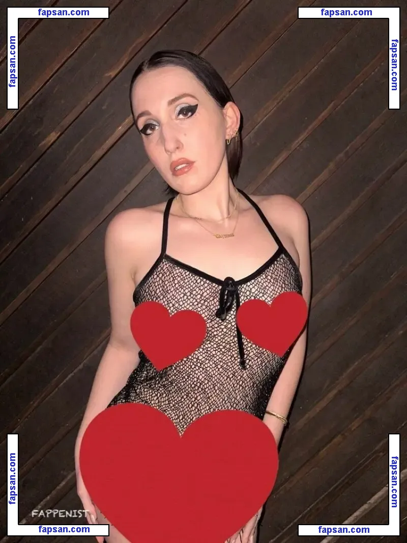 Harley Quinn Smith голая фото #0224 с Онлифанс