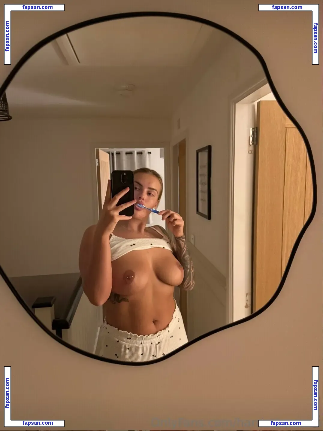 Harriet Barnes nude photo #0023 from OnlyFans