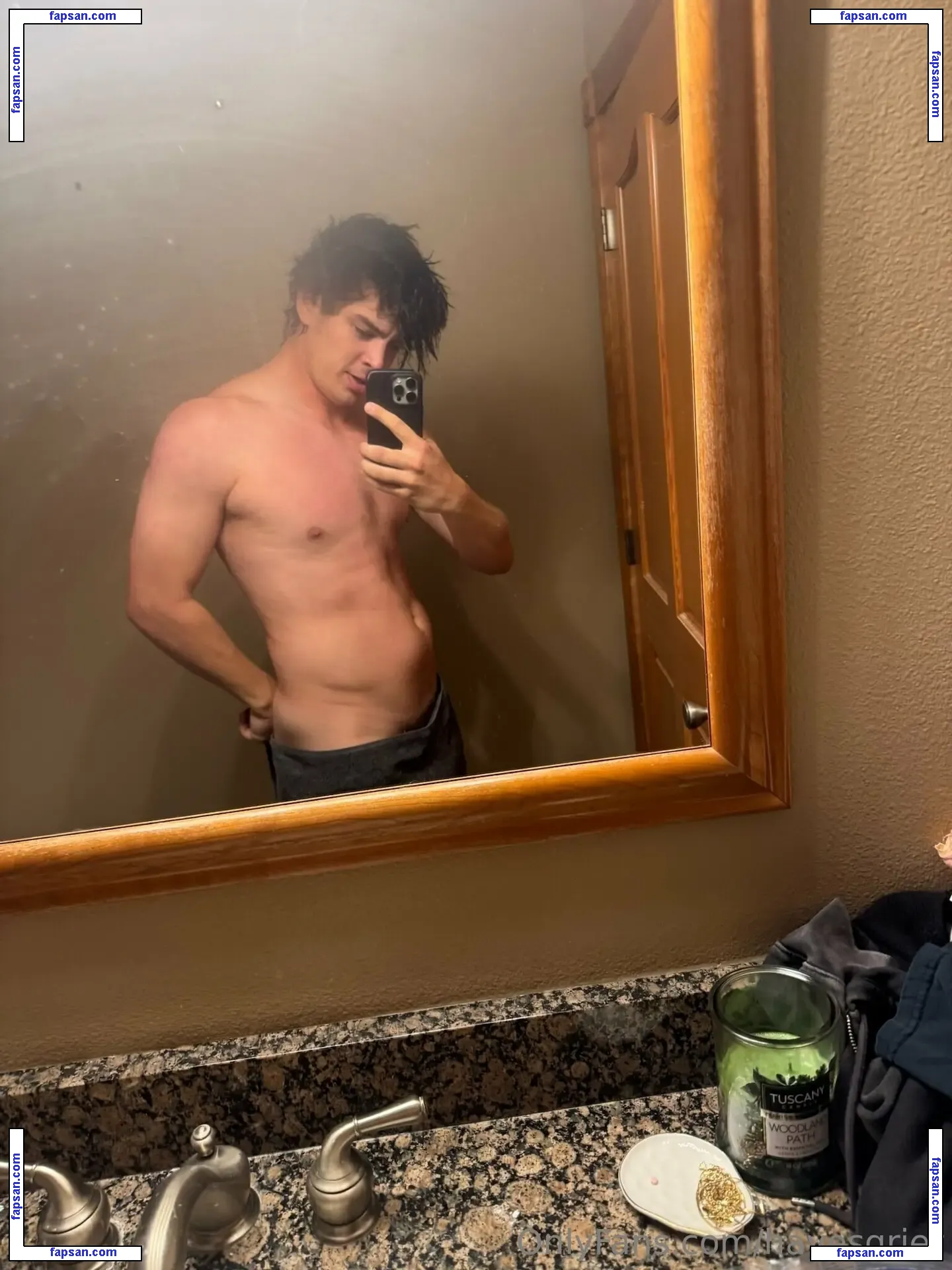 hayesgrier nude photo #0001 from OnlyFans