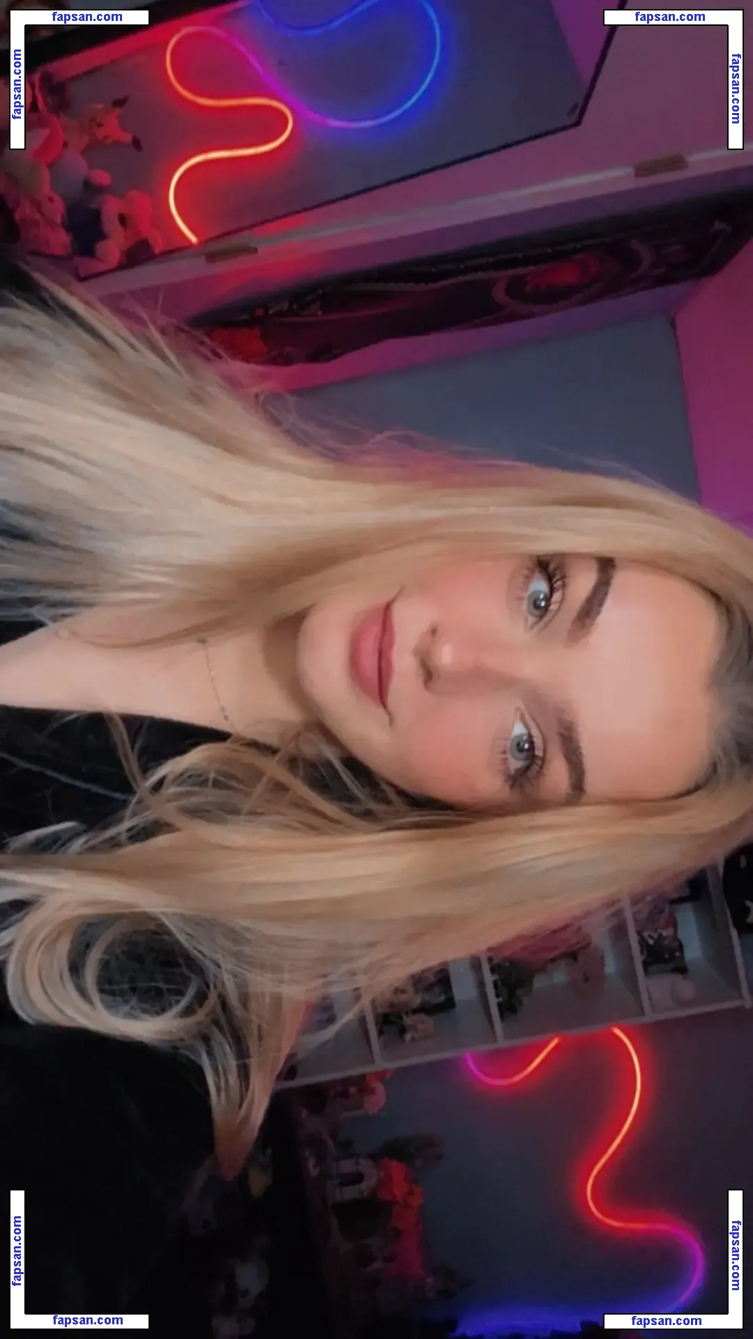 HayMartinn nude photo #0039 from OnlyFans