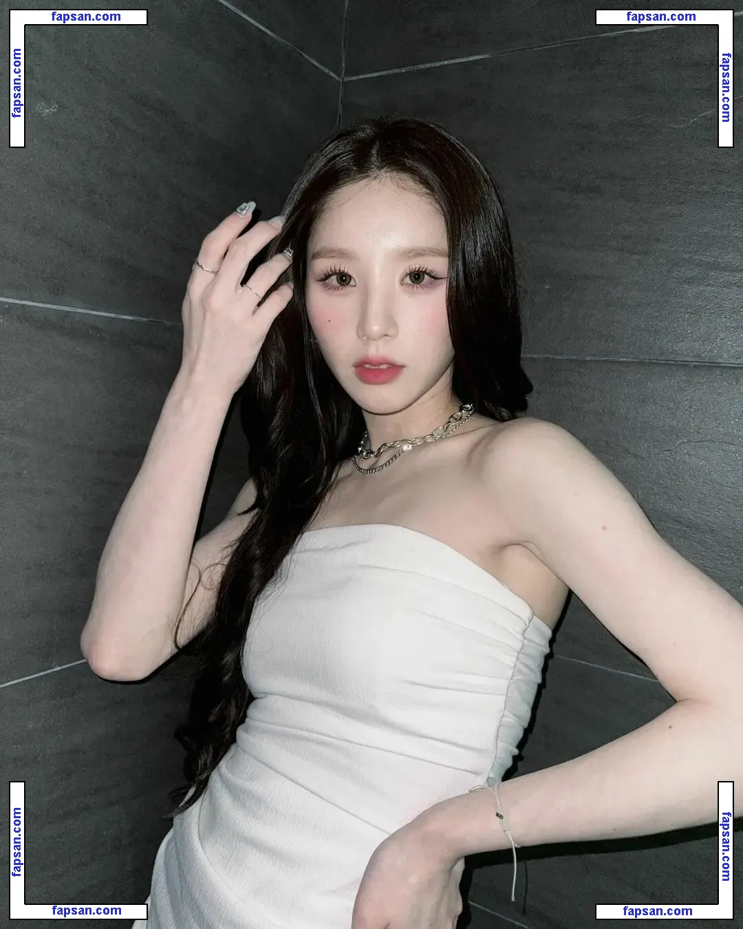 HeeJin nude photo #0001 from OnlyFans