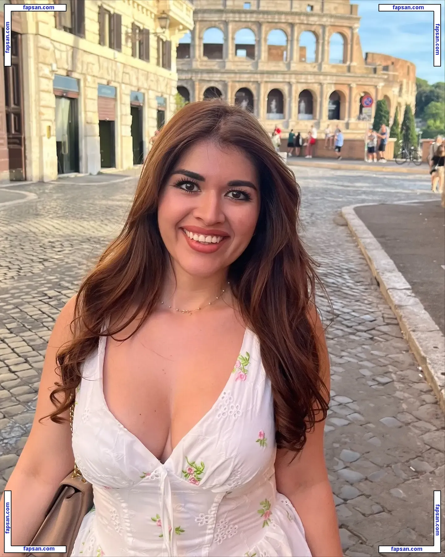 Hellen Bennet голая фото #0004 с Онлифанс