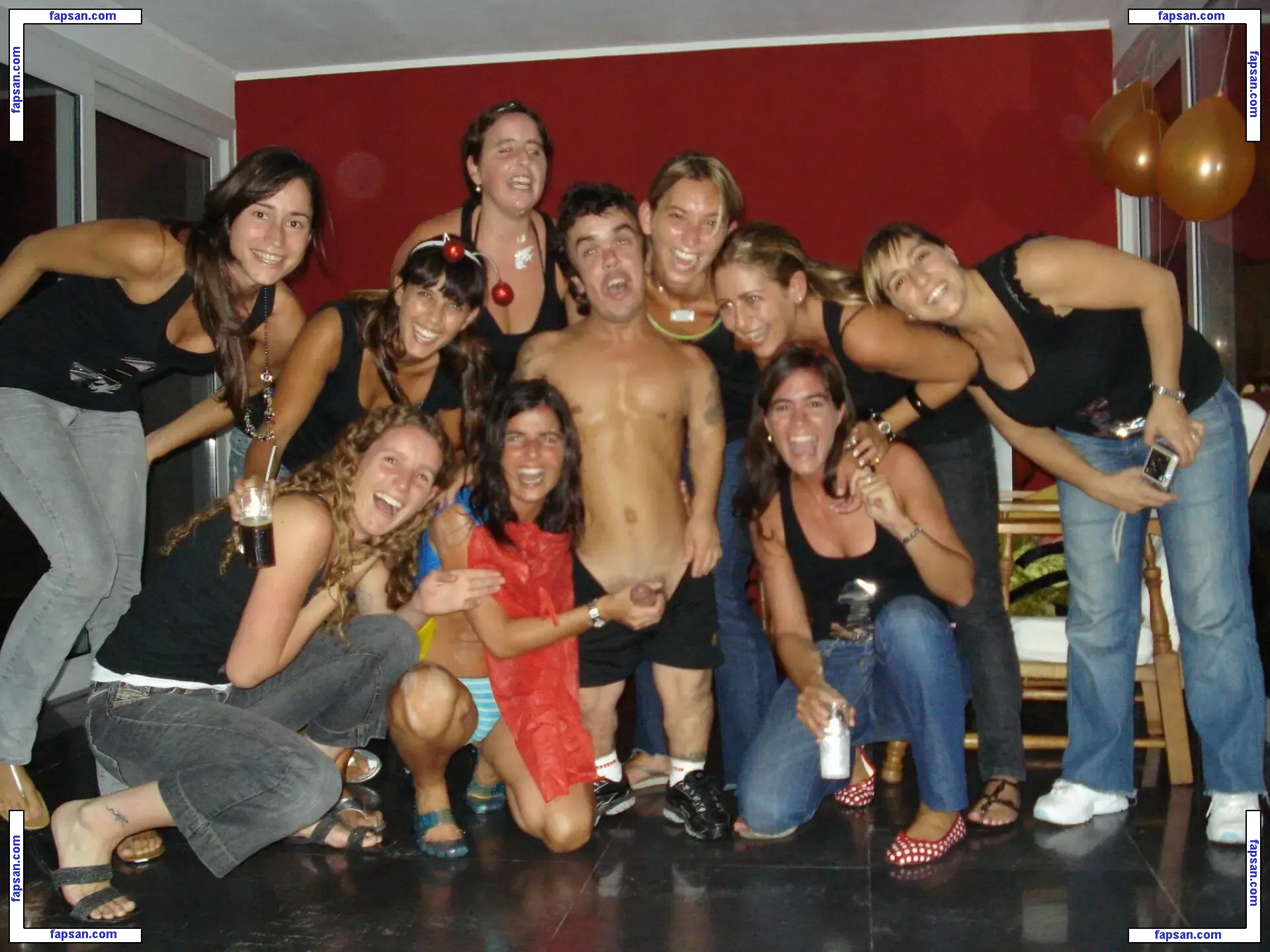 Hen Party Fun голая фото #0014 с Онлифанс