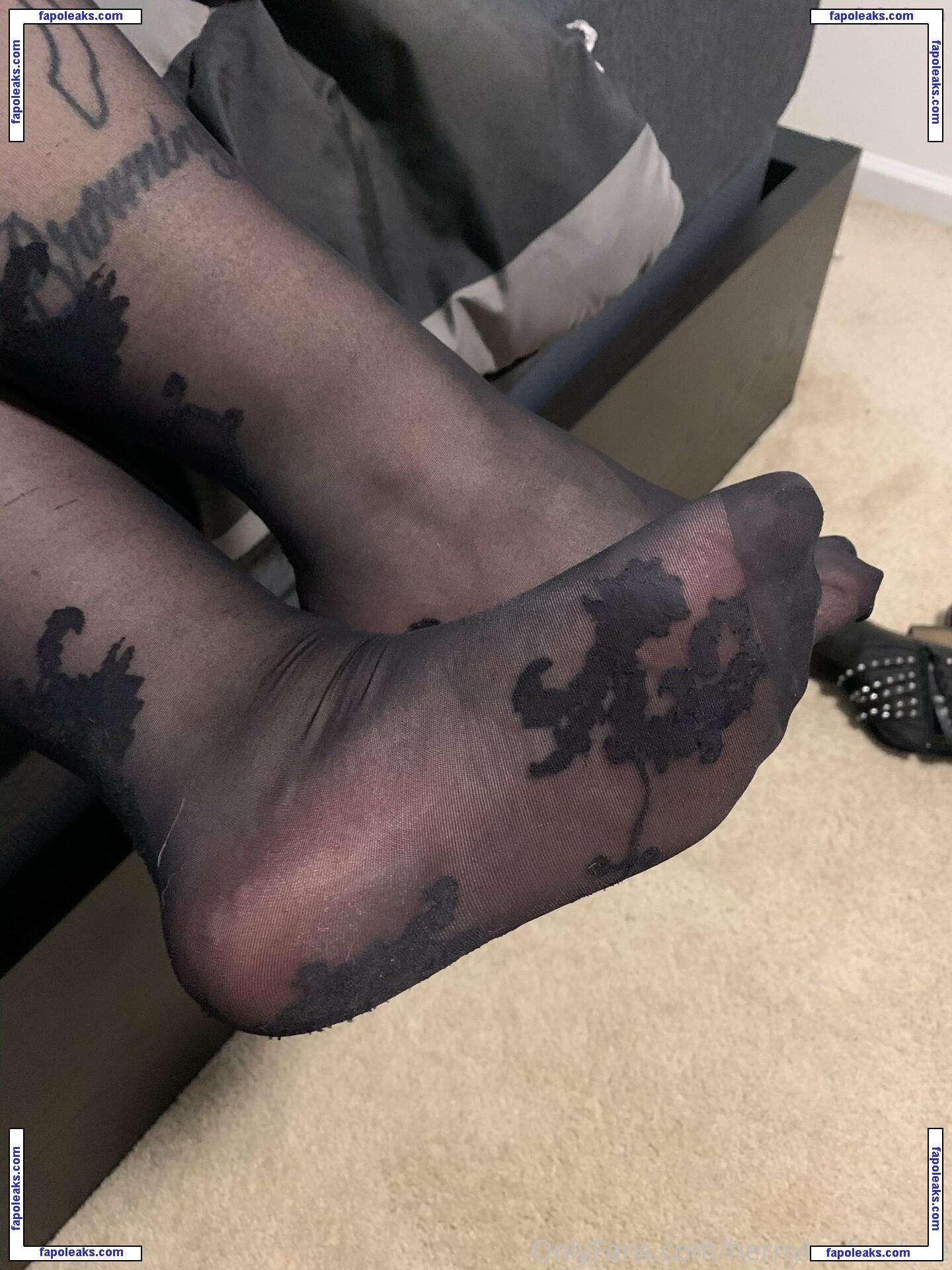hernylonfeetfree / karrie_daniels00 nude photo #0016 from OnlyFans