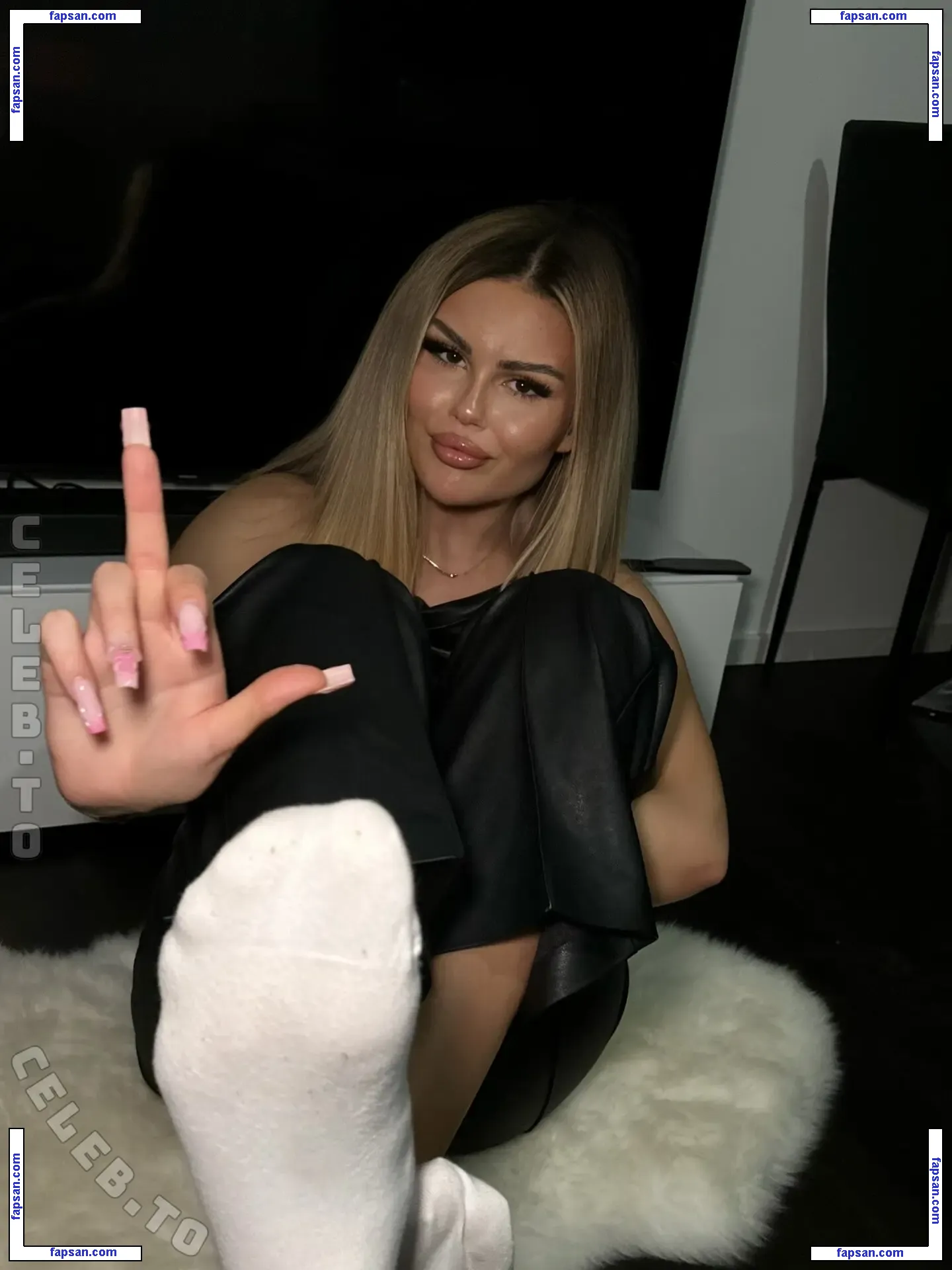 Herrin Bella голая фото #0012 с Онлифанс