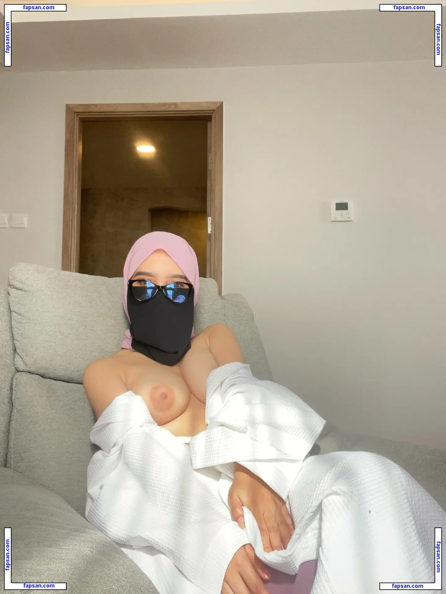 Hijab Camilla nude photo #0028 from OnlyFans