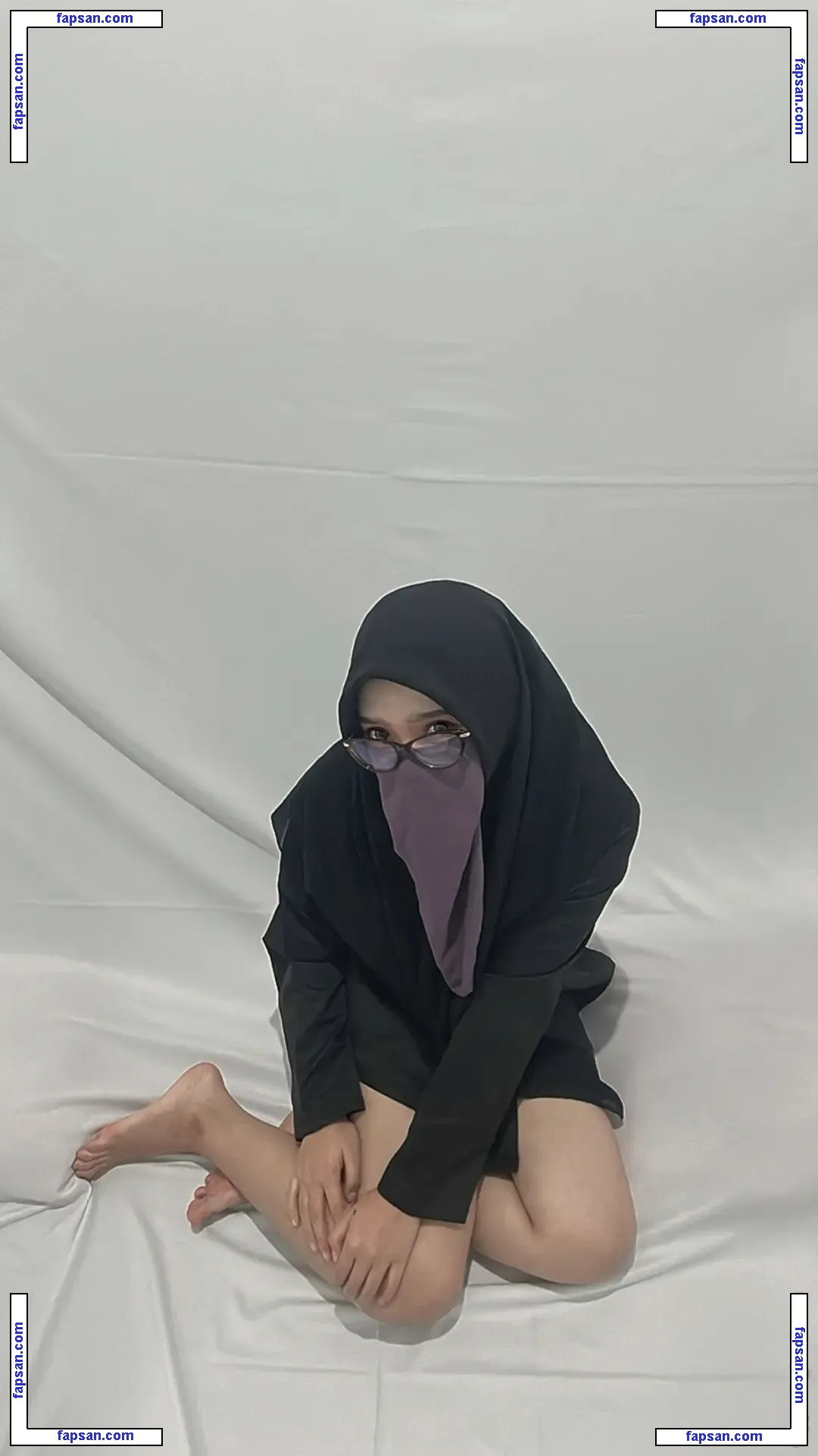 Hijab Camilla nude photo #0068 from OnlyFans