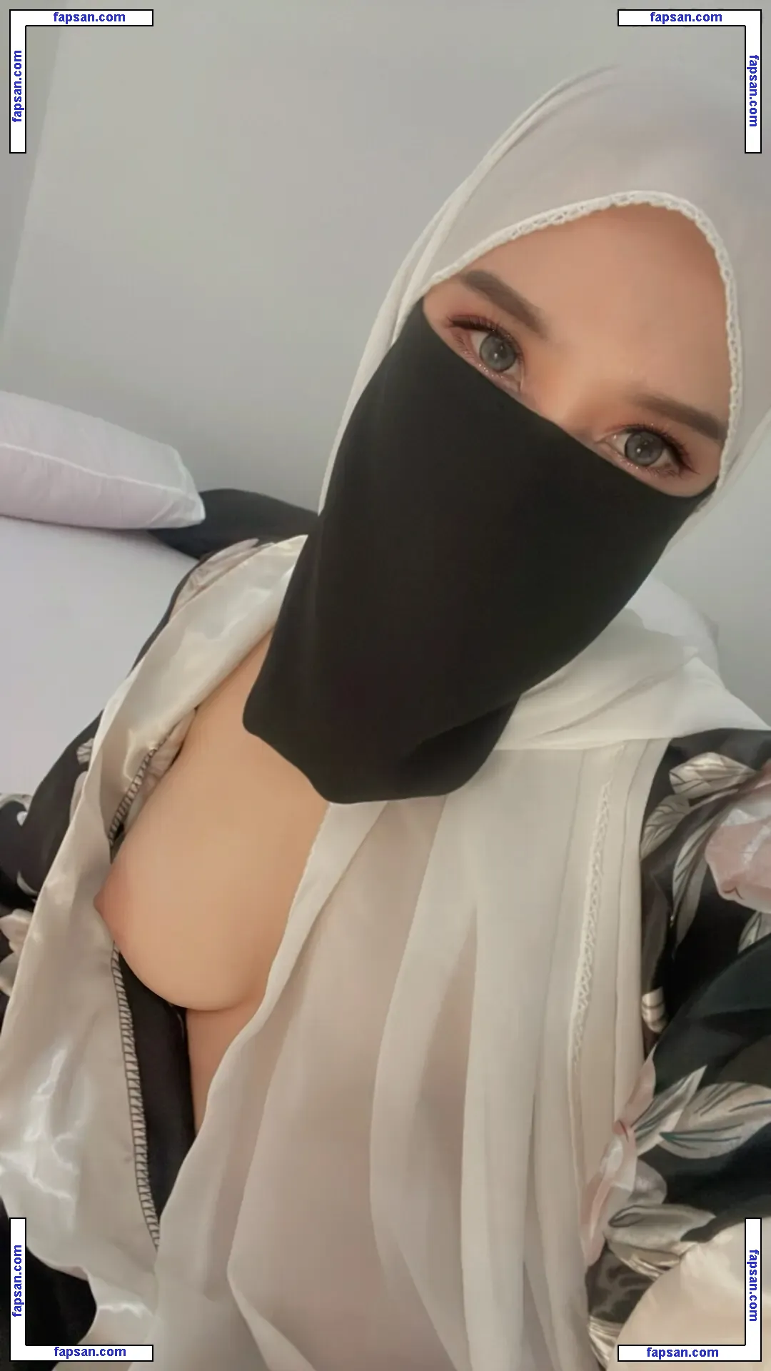 Hijab Camilla nude photo #0078 from OnlyFans