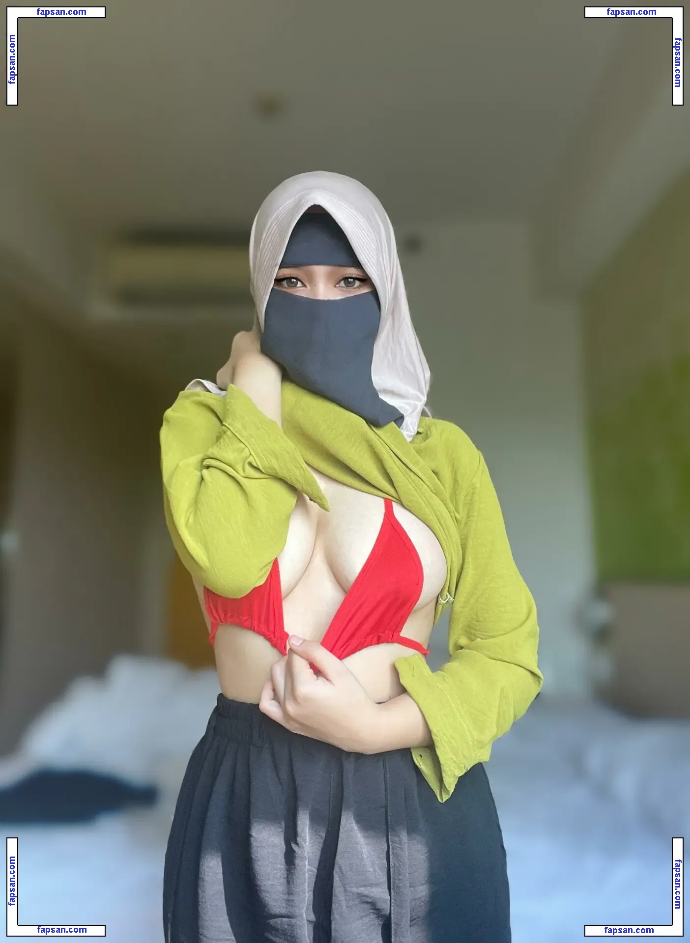Hijab Camilla nude photo #0135 from OnlyFans