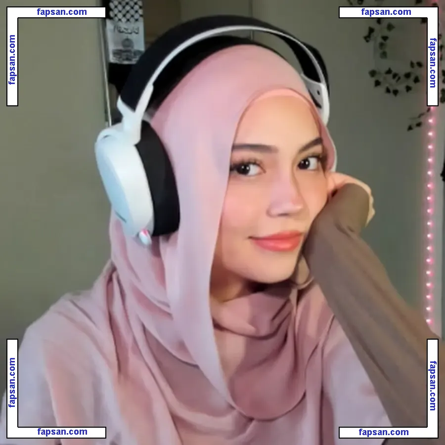 Hijab On nude photo #0001 from OnlyFans