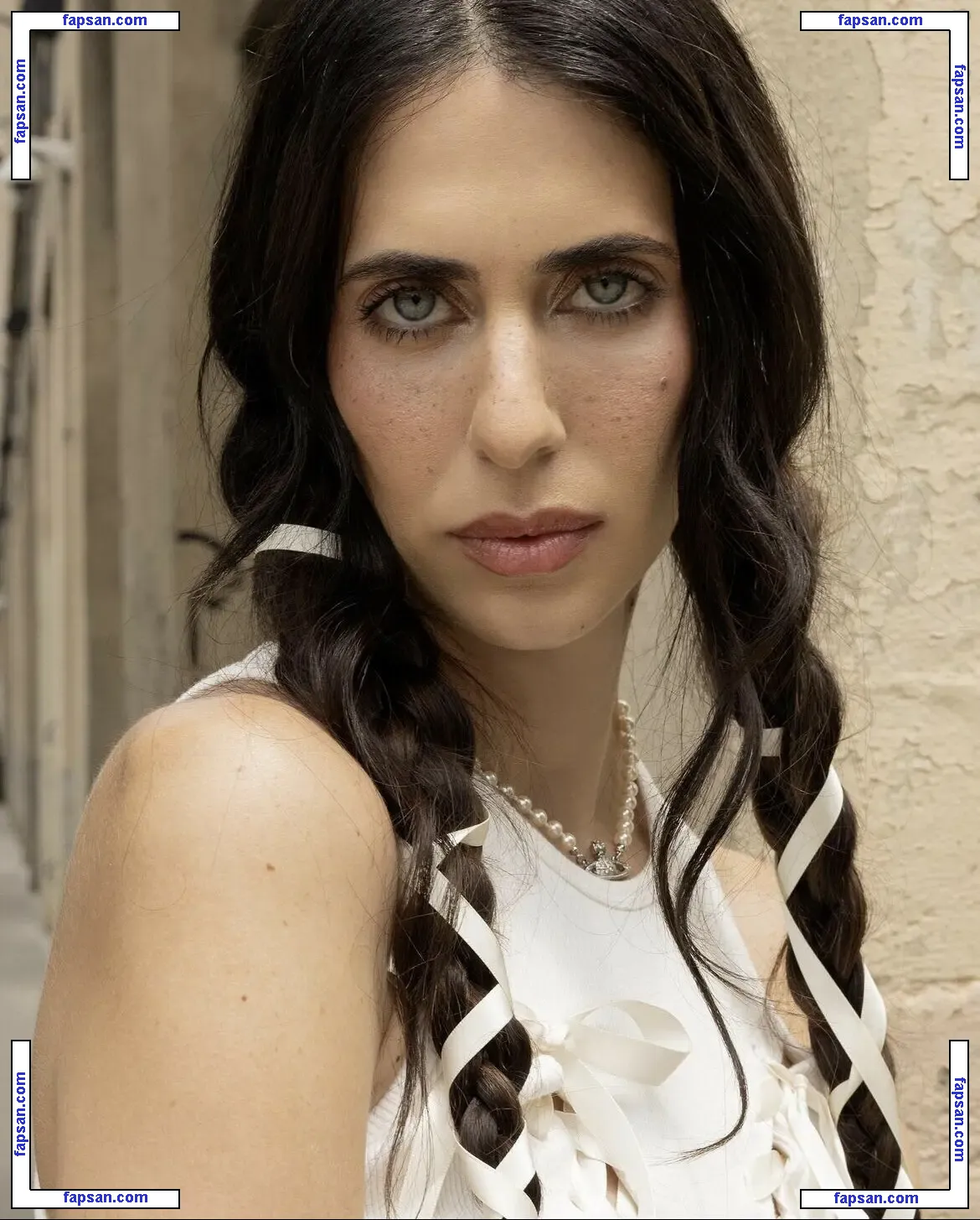 Hila Klein nude photo #0133 from OnlyFans