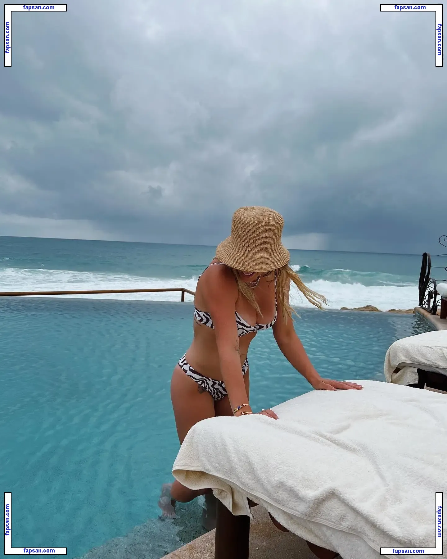Hilary Duff nude photo #1514 from OnlyFans