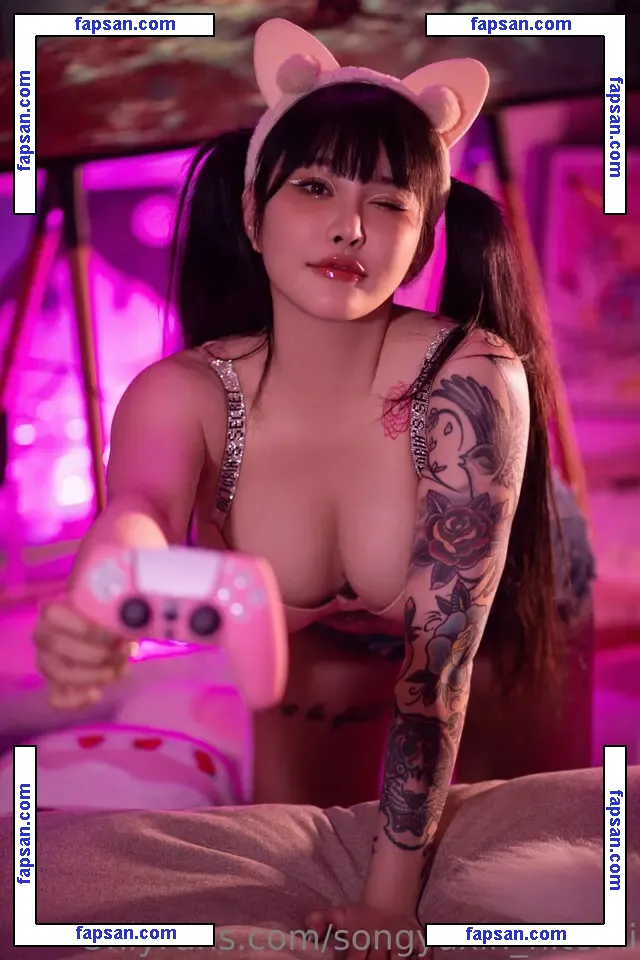 Hitomi Songyuxin nude photo #0491 from OnlyFans