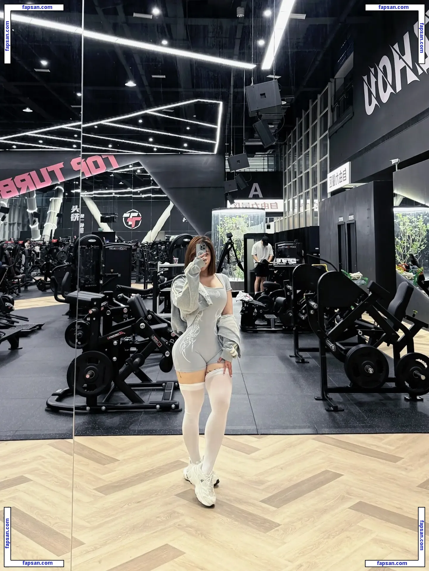 Hitomi Songyuxin nude photo #0604 from OnlyFans