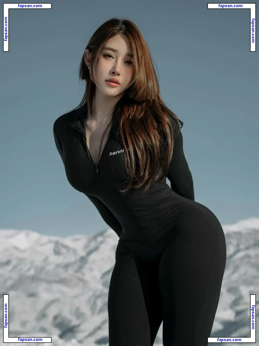 Hitomi Songyuxin nude photo #0634 from OnlyFans