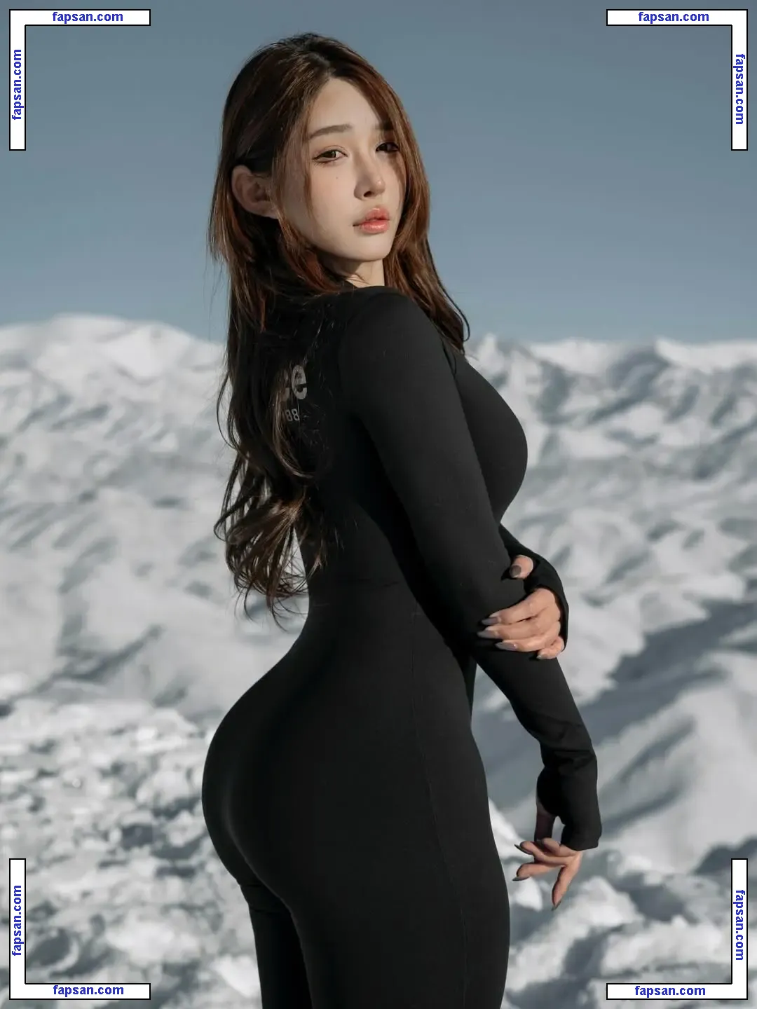 Hitomi Songyuxin nude photo #0635 from OnlyFans