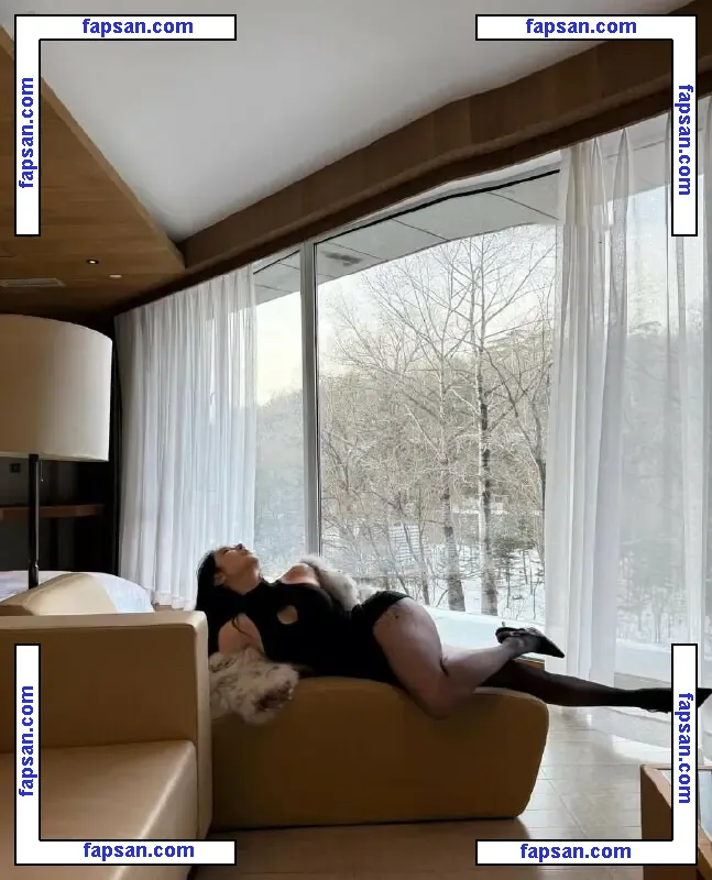 Hitomi Songyuxin nude photo #0658 from OnlyFans