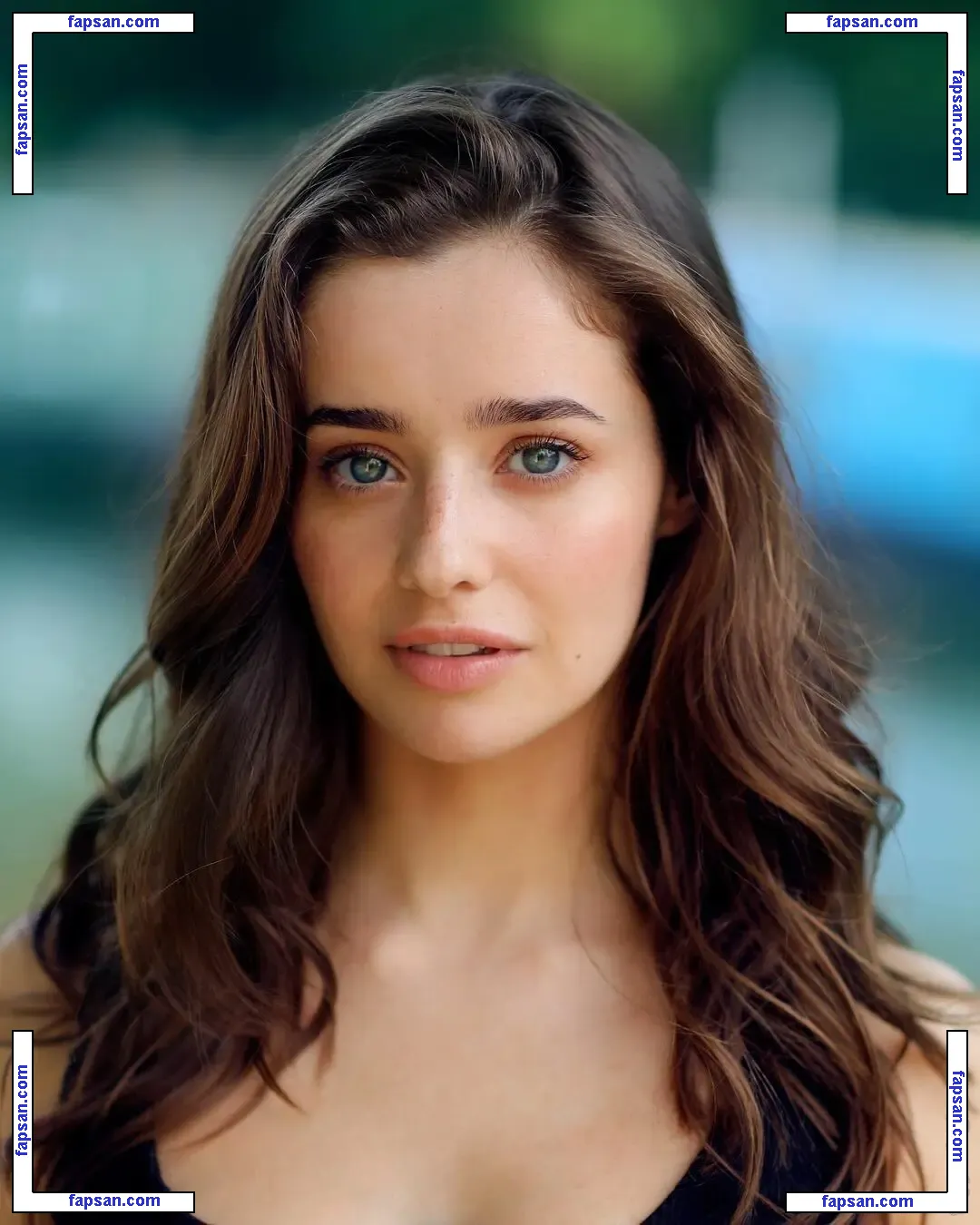 Holly Earl nude photo #0011 from OnlyFans