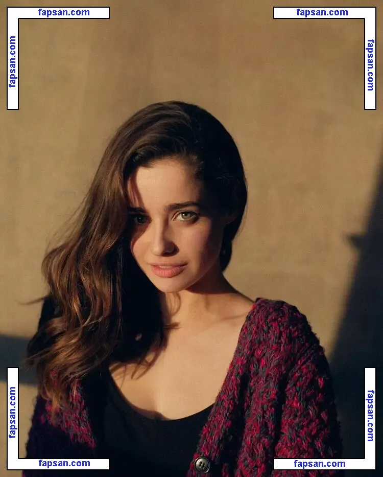 Holly Earl nude photo #0012 from OnlyFans