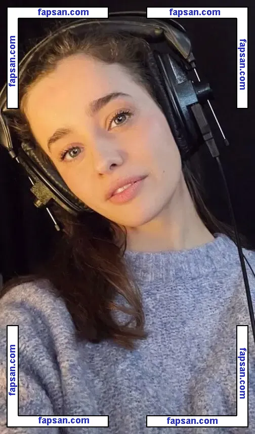 Holly Earl nude photo #0029 from OnlyFans