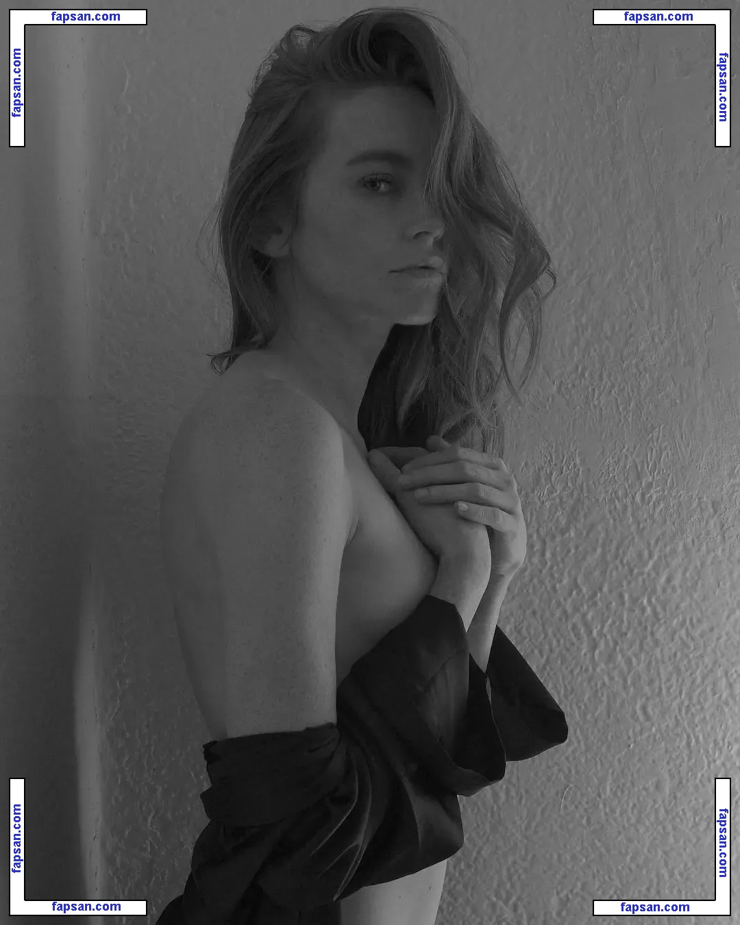 Holly Hicks nude photo #0011 from OnlyFans