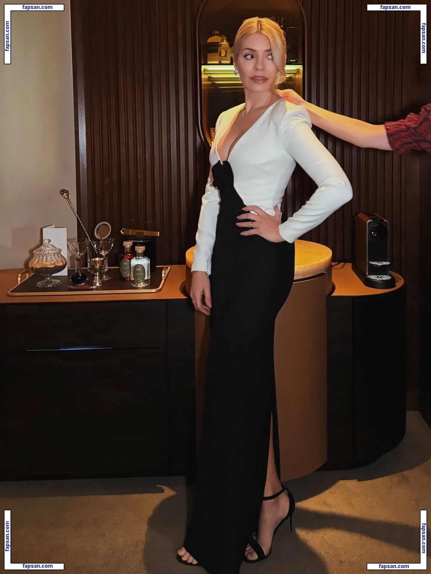 Holly Willoughby голая фото #0499 с Онлифанс