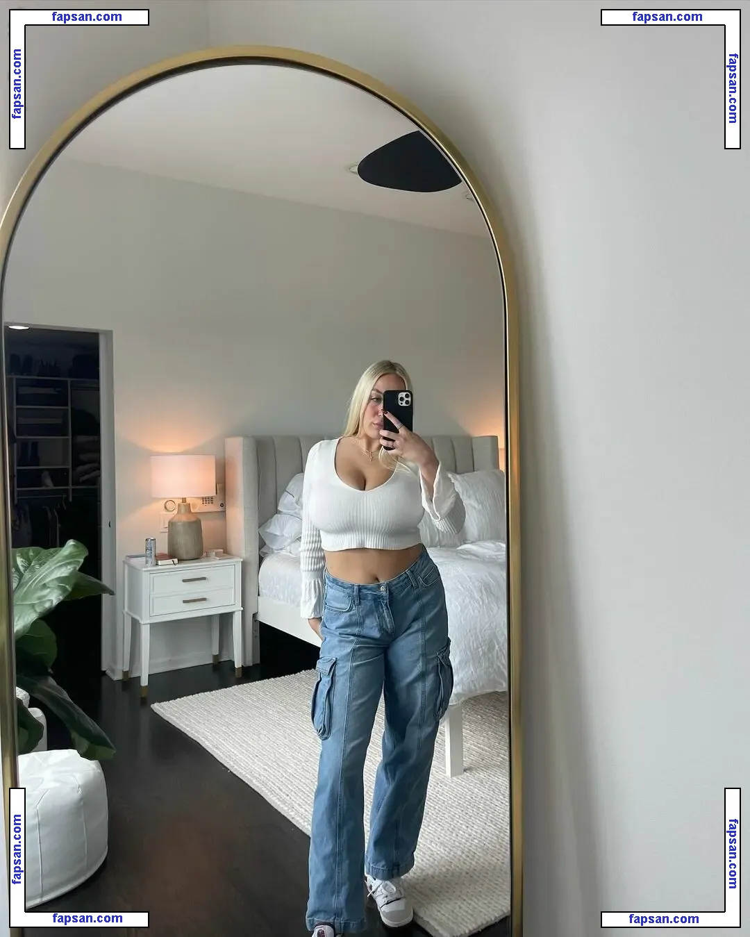 Holly Y nude photo #0016 from OnlyFans