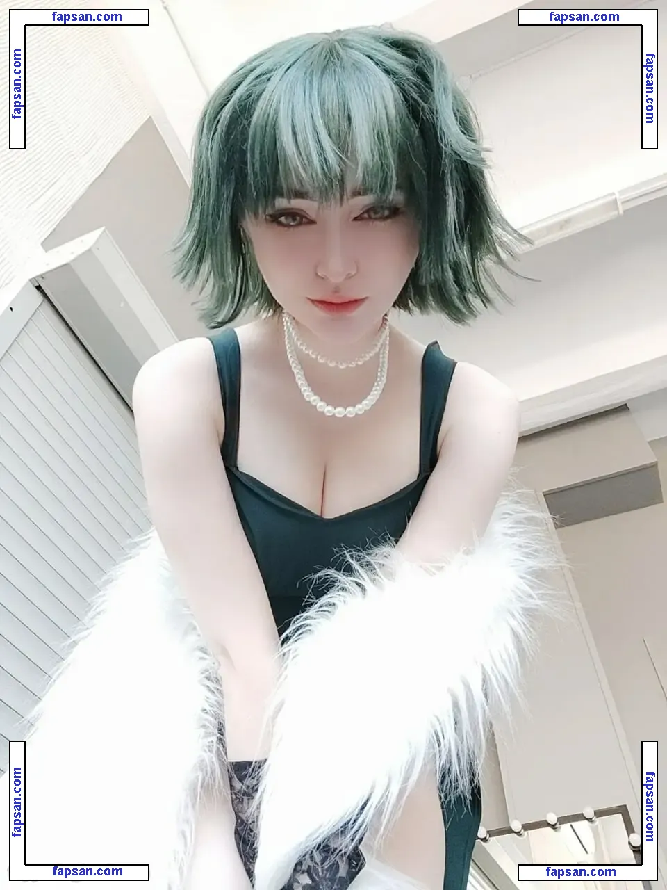 Hologana nude photo #0386 from OnlyFans