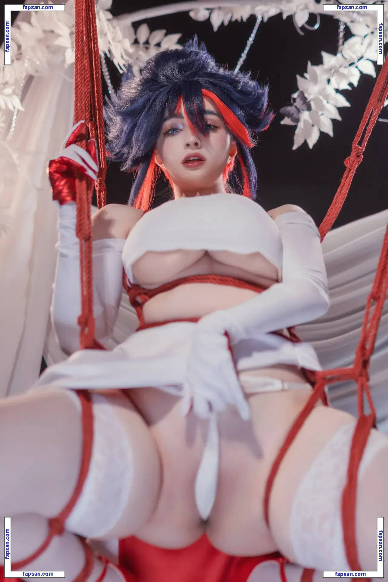 Hologana nude photo #0412 from OnlyFans