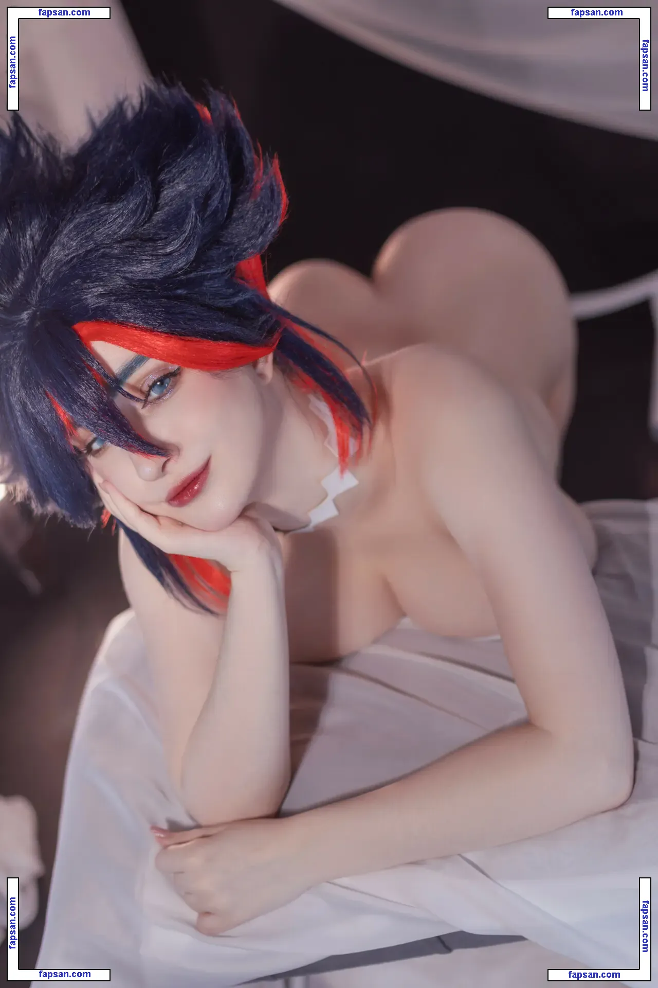 Hologana голая фото #0422 с Онлифанс